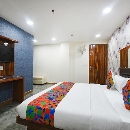 Fabhotel Mona Continental - Nr Laxmi Nagar It Hub Nuova Delhi Esterno foto