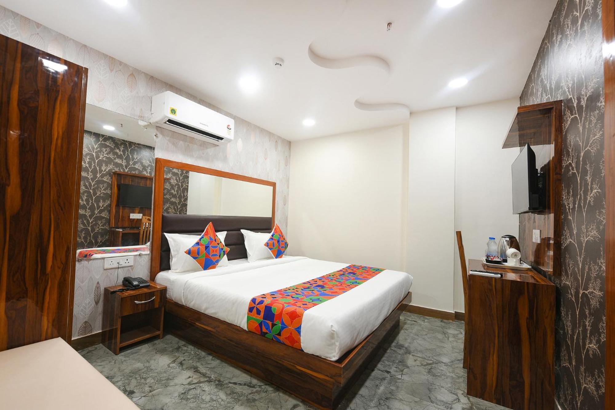 Fabhotel Mona Continental - Nr Laxmi Nagar It Hub Nuova Delhi Esterno foto
