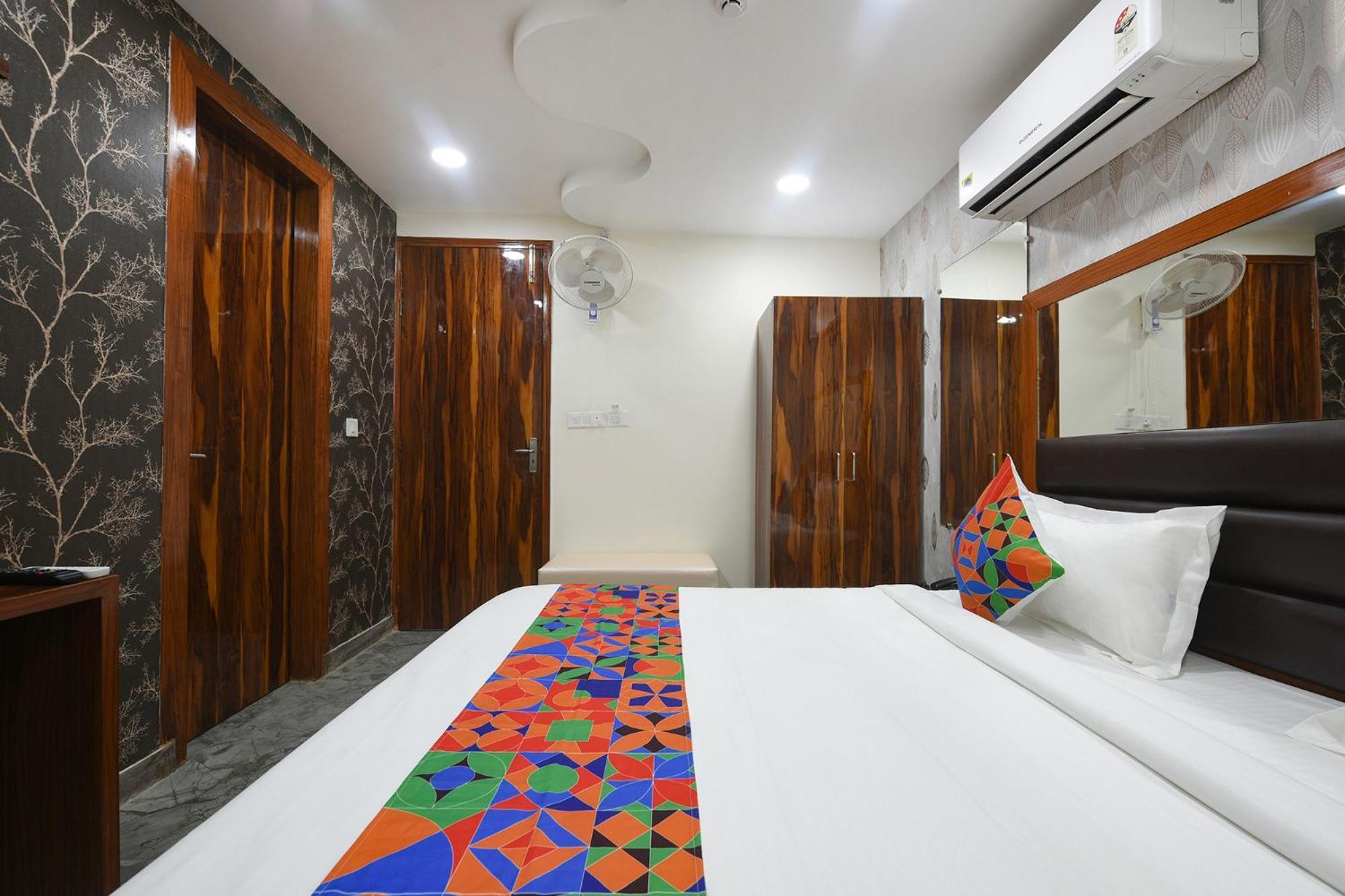 Fabhotel Mona Continental - Nr Laxmi Nagar It Hub Nuova Delhi Esterno foto