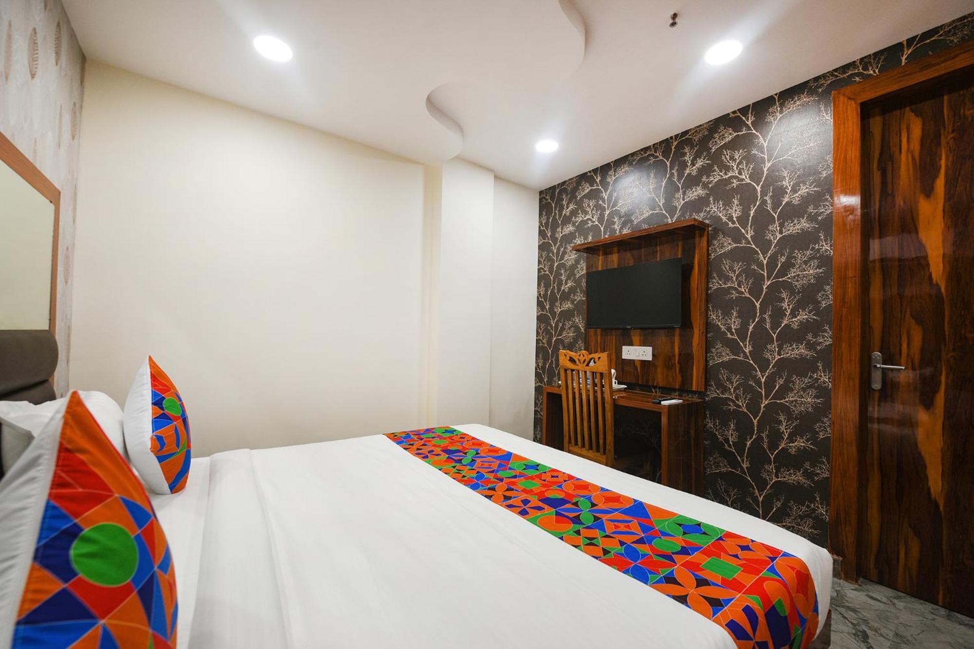 Fabhotel Mona Continental - Nr Laxmi Nagar It Hub Nuova Delhi Esterno foto