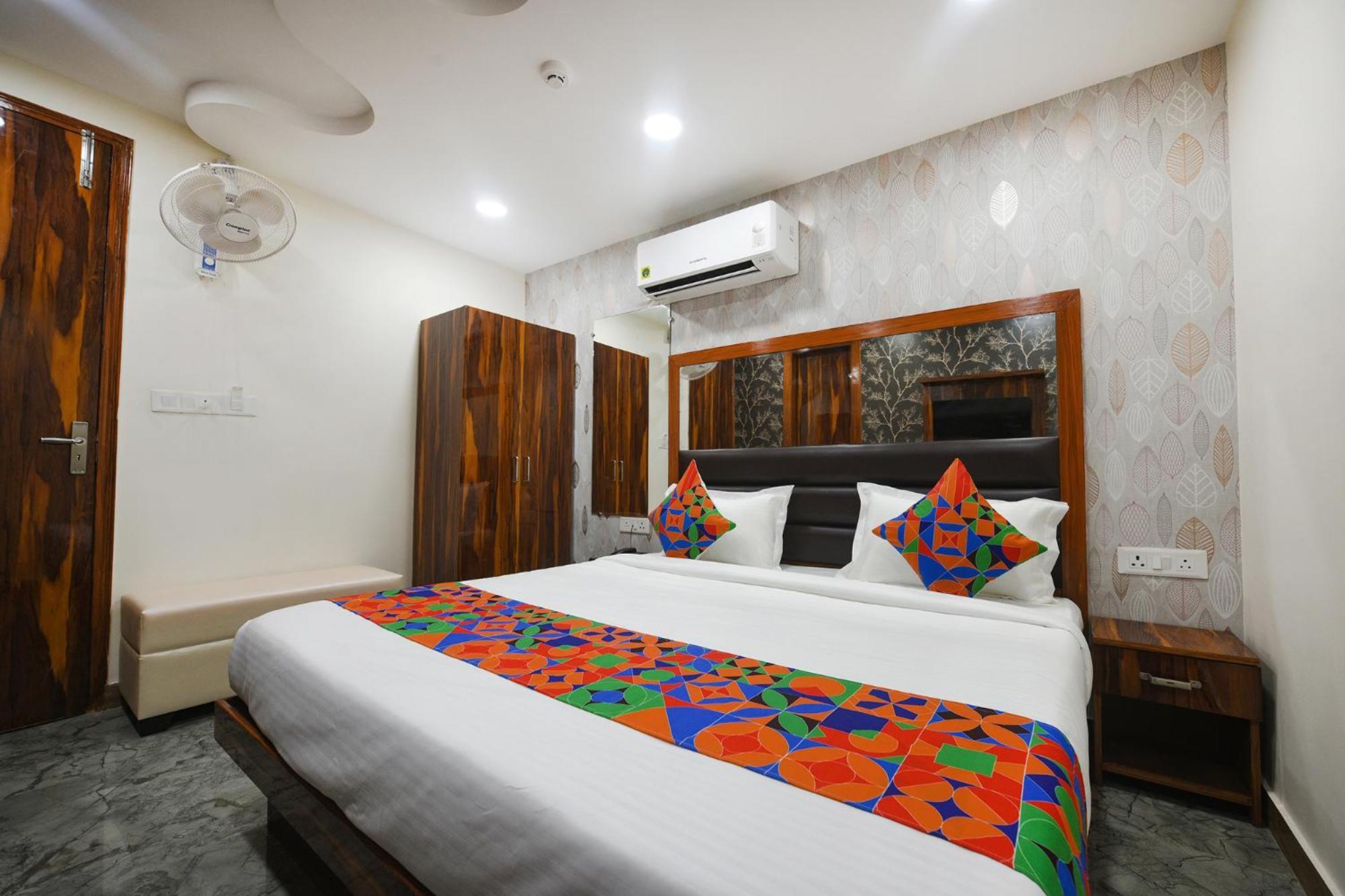 Fabhotel Mona Continental - Nr Laxmi Nagar It Hub Nuova Delhi Esterno foto