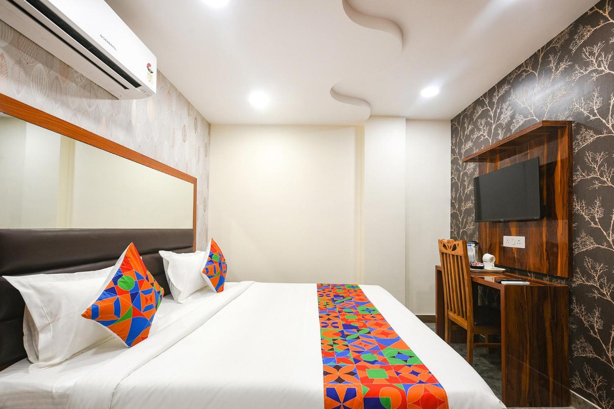 Fabhotel Mona Continental - Nr Laxmi Nagar It Hub Nuova Delhi Esterno foto