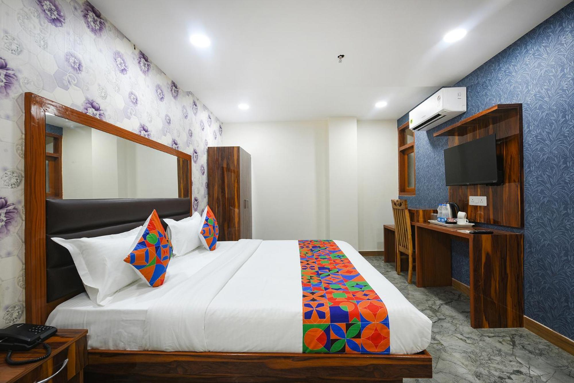 Fabhotel Mona Continental - Nr Laxmi Nagar It Hub Nuova Delhi Esterno foto