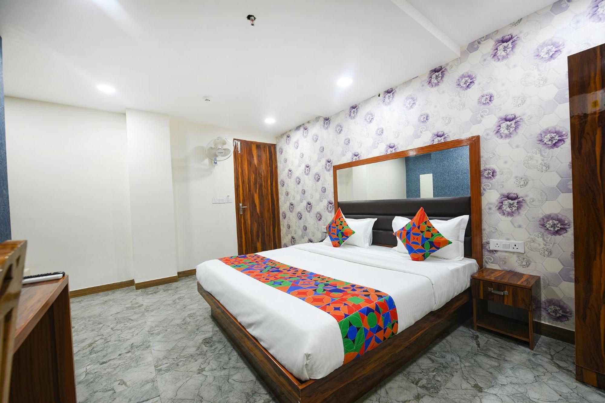 Fabhotel Mona Continental - Nr Laxmi Nagar It Hub Nuova Delhi Esterno foto