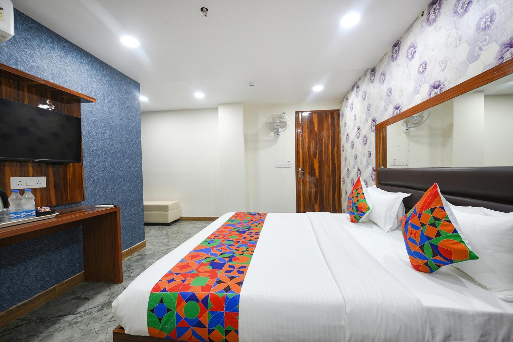 Fabhotel Mona Continental - Nr Laxmi Nagar It Hub Nuova Delhi Esterno foto