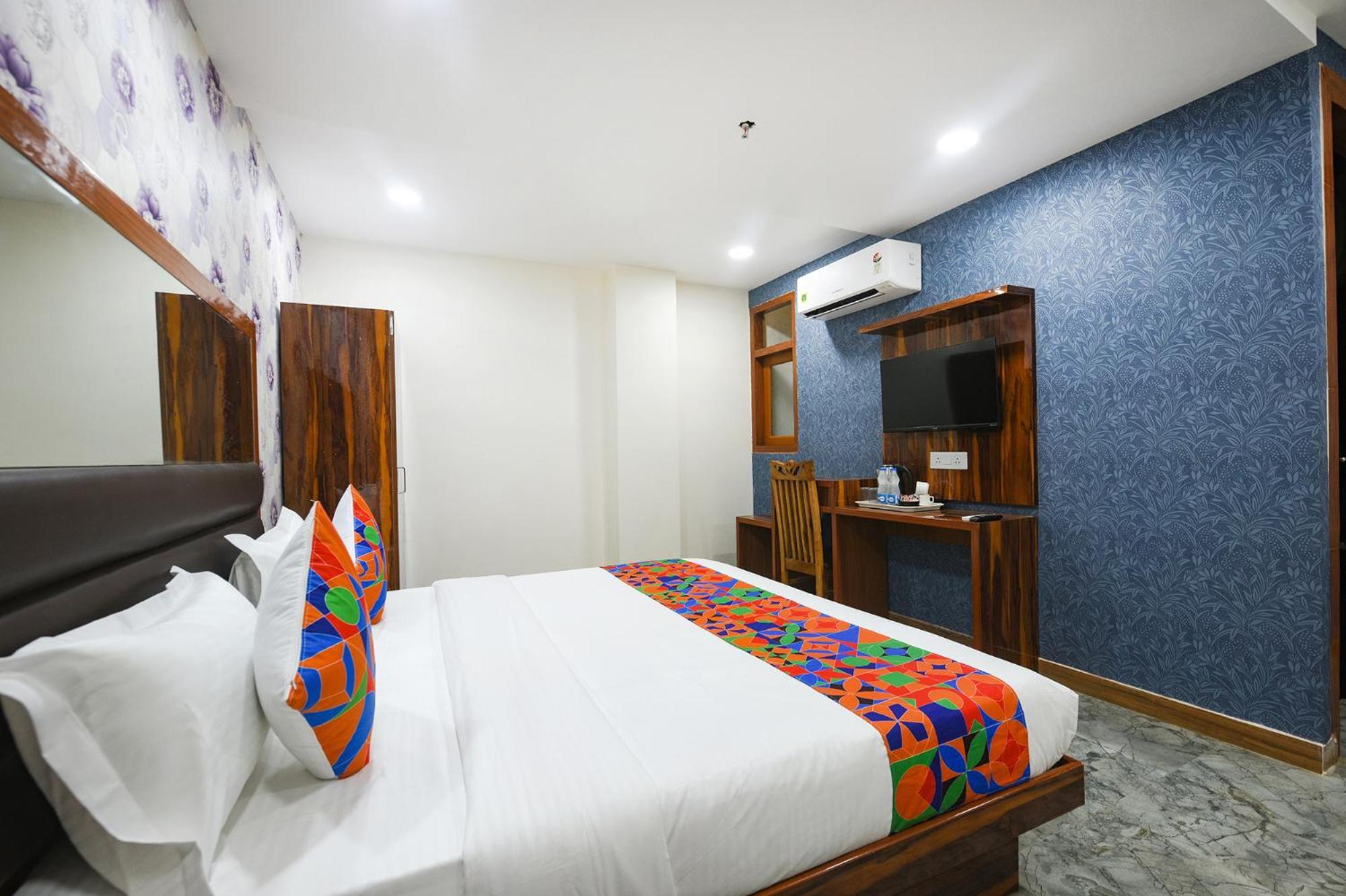 Fabhotel Mona Continental - Nr Laxmi Nagar It Hub Nuova Delhi Esterno foto