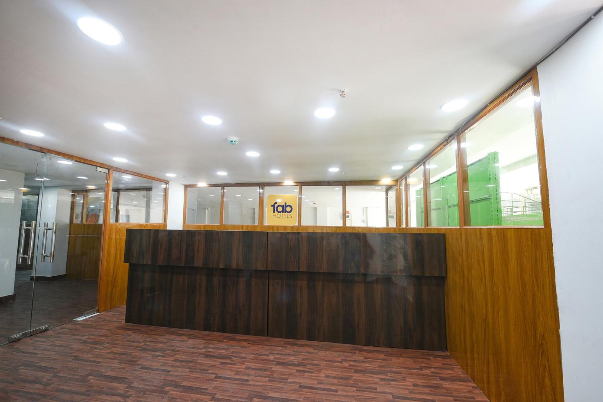 Fabhotel Mona Continental - Nr Laxmi Nagar It Hub Nuova Delhi Esterno foto