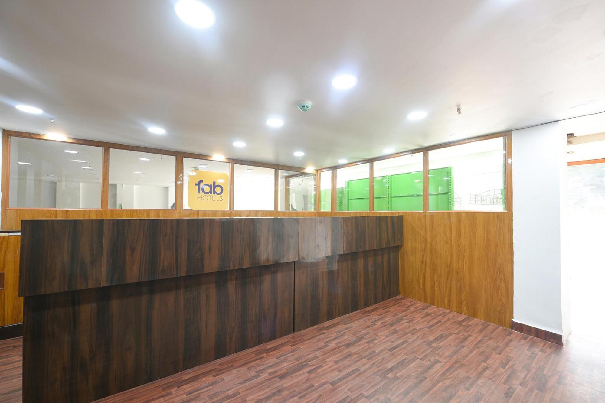 Fabhotel Mona Continental - Nr Laxmi Nagar It Hub Nuova Delhi Esterno foto
