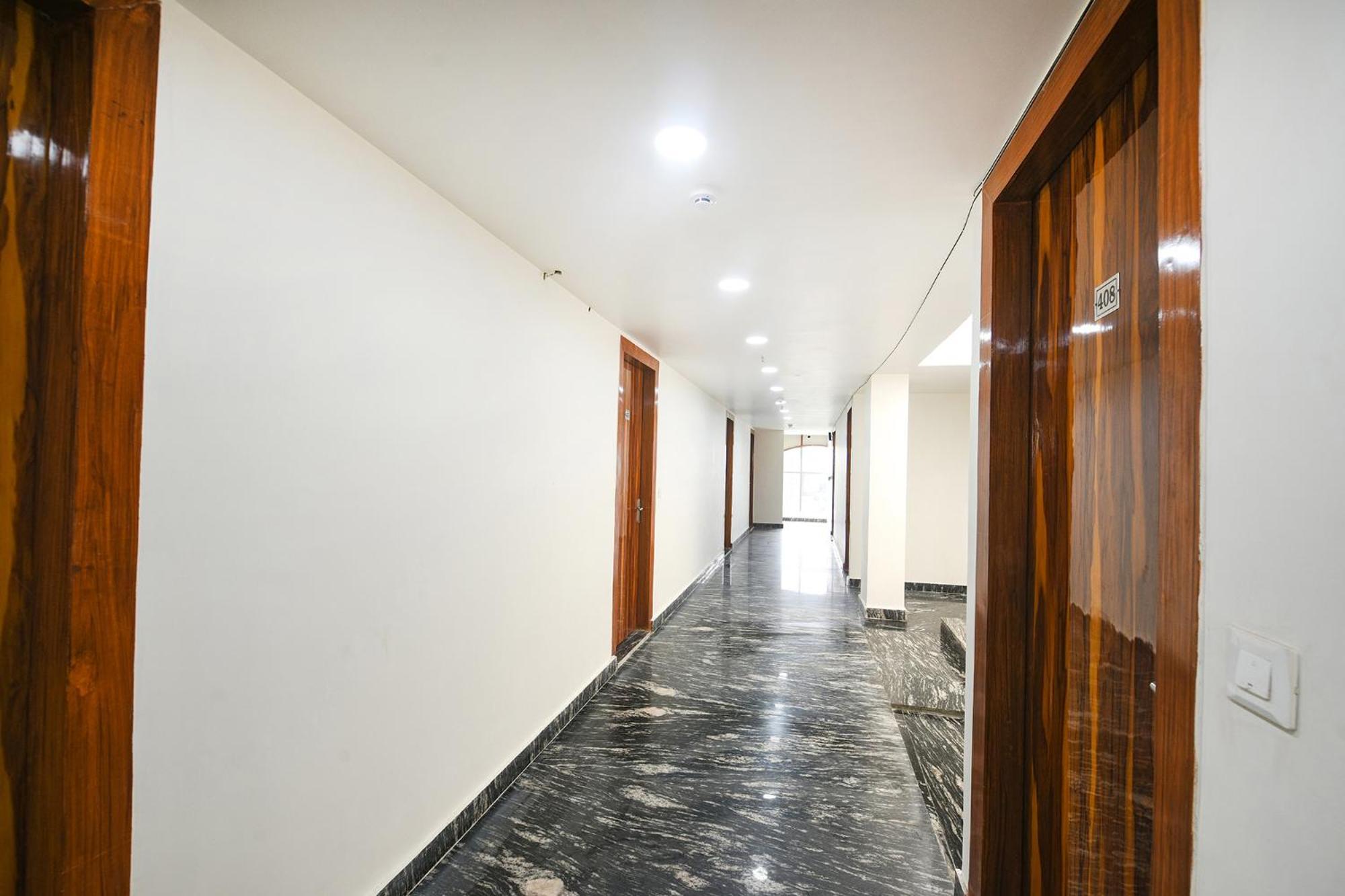 Fabhotel Mona Continental - Nr Laxmi Nagar It Hub Nuova Delhi Esterno foto