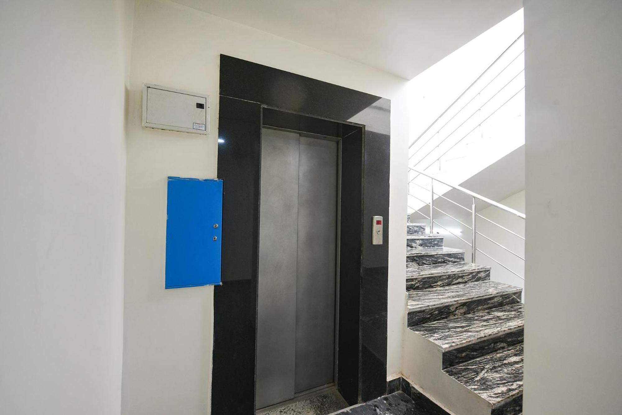Fabhotel Mona Continental - Nr Laxmi Nagar It Hub Nuova Delhi Esterno foto