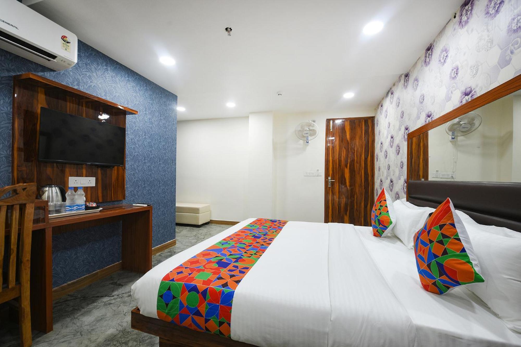 Fabhotel Mona Continental - Nr Laxmi Nagar It Hub Nuova Delhi Esterno foto