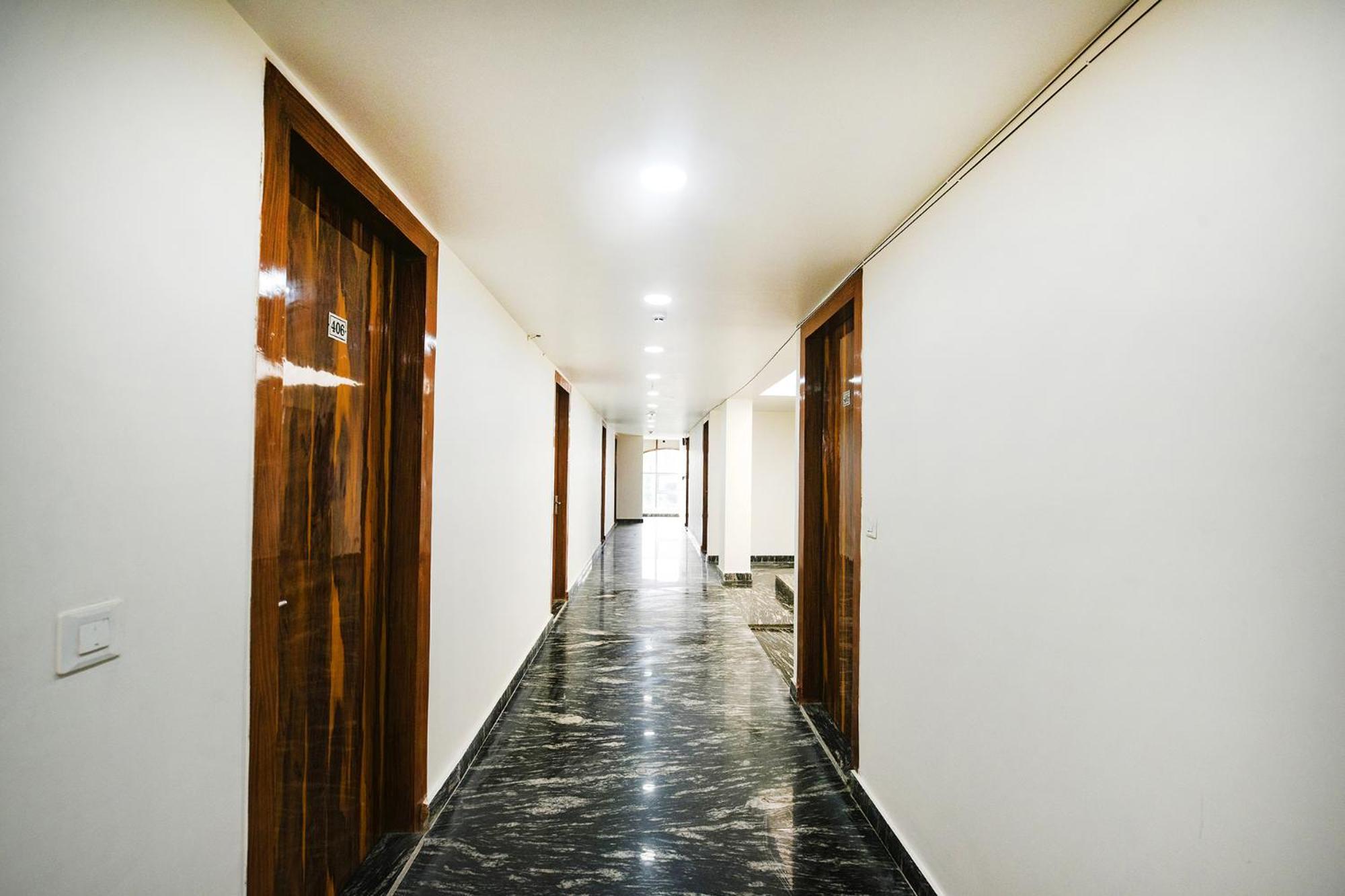 Fabhotel Mona Continental - Nr Laxmi Nagar It Hub Nuova Delhi Esterno foto